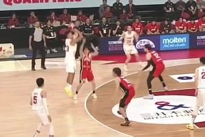 15分超级逆转！中国男篮的攻势，就是从贺希宁这两记三分开始的