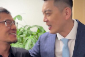 杨毅赛后晒花絮：三杨开泰助力中国男篮逆转